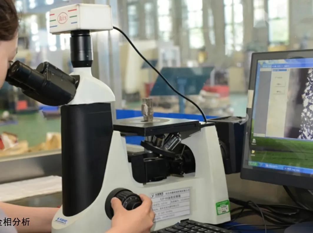 Metallographic analysis under the microscope